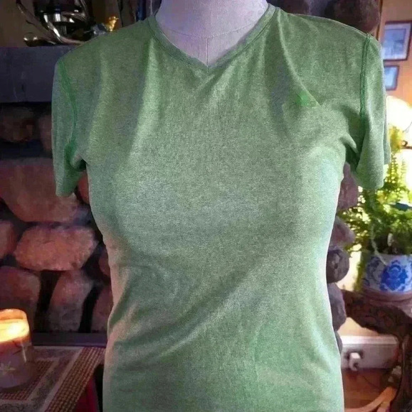 Adidas NWOT Climalite Women's Active wear Shirt Size L - Picture 1 of 4